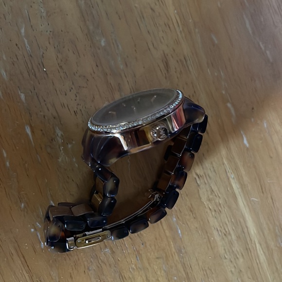 MK tortoiseshell watch - Picture 2 of 3